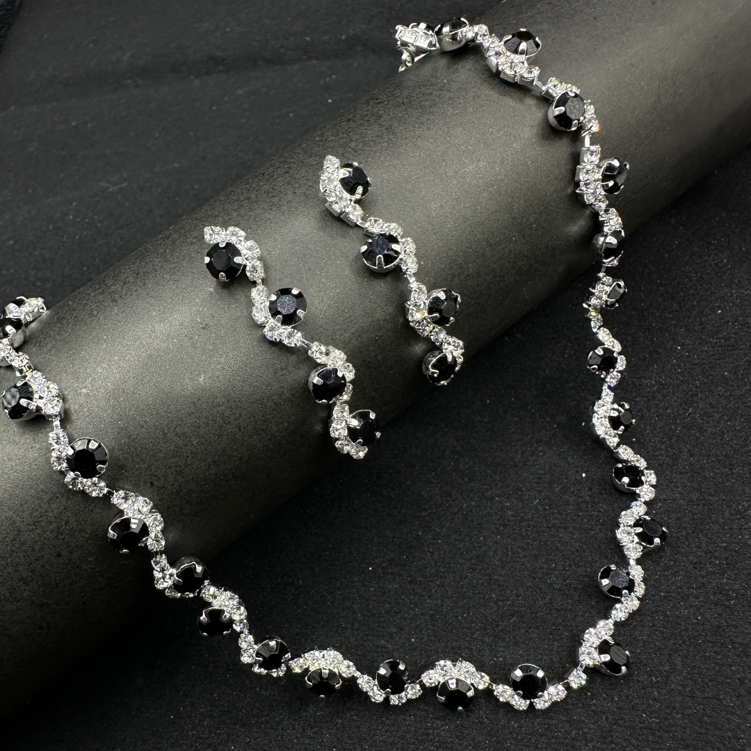 Noir Twirl Crystal Necklace