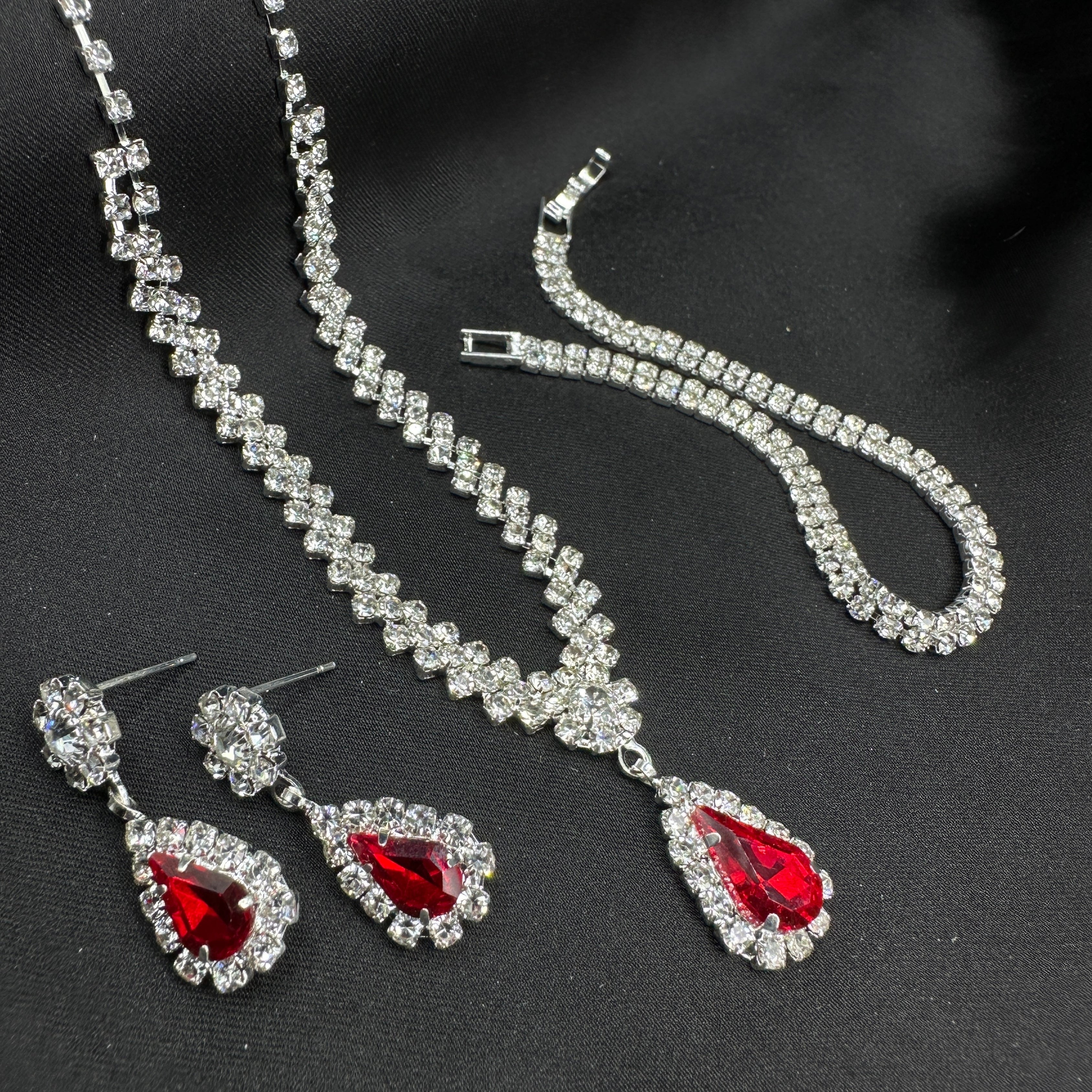 Scarlet Royal Teardrop Red Necklace Set