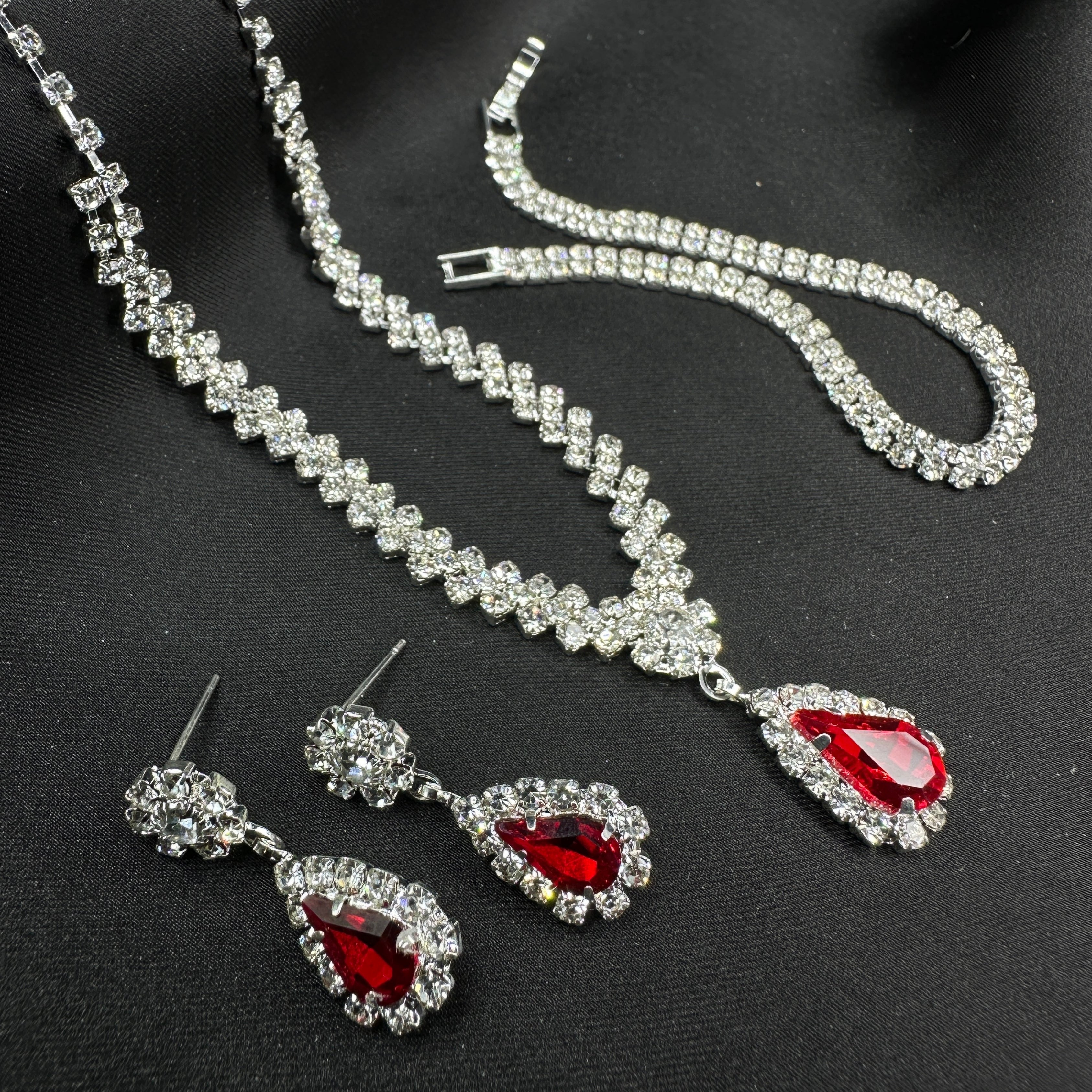 Scarlet Royal Teardrop Red Necklace Set