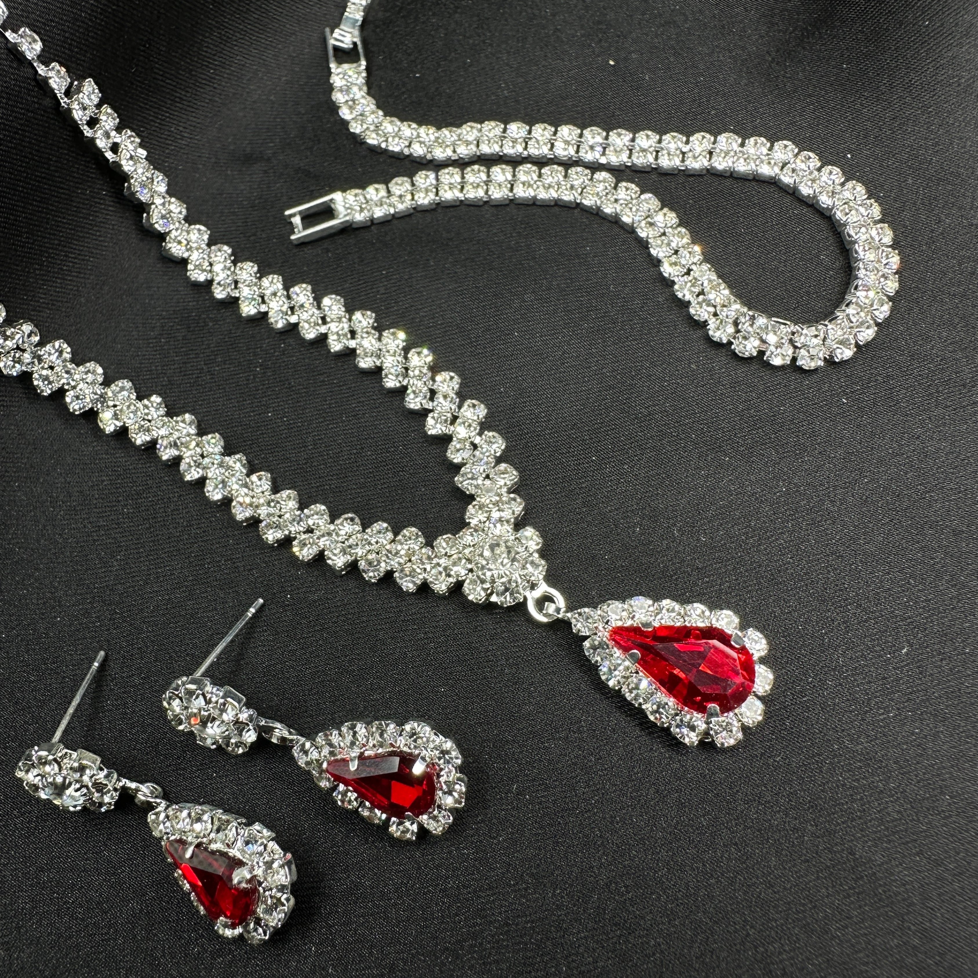 Scarlet Royal Teardrop Red Necklace Set