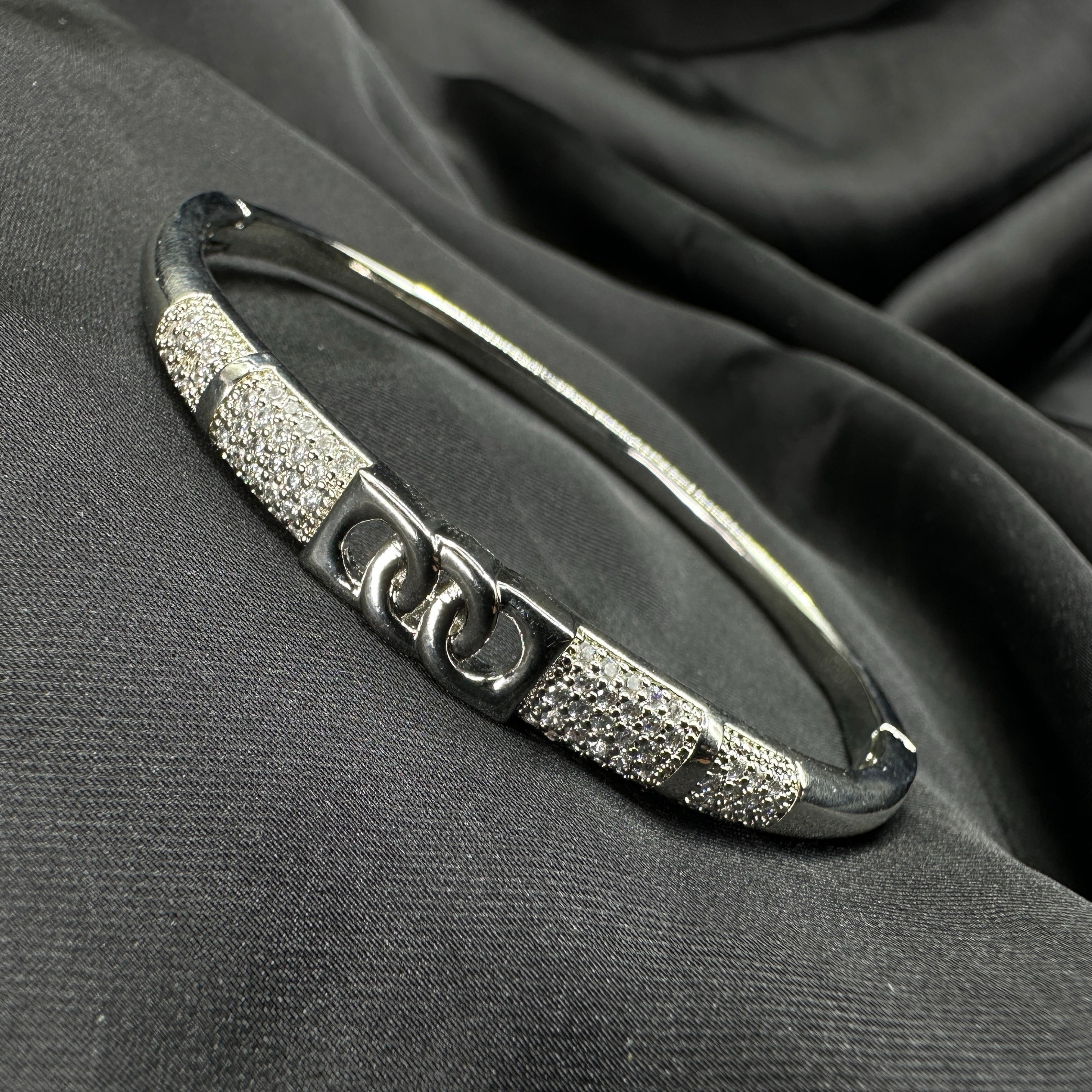 Crystal Link Luxe Bangle