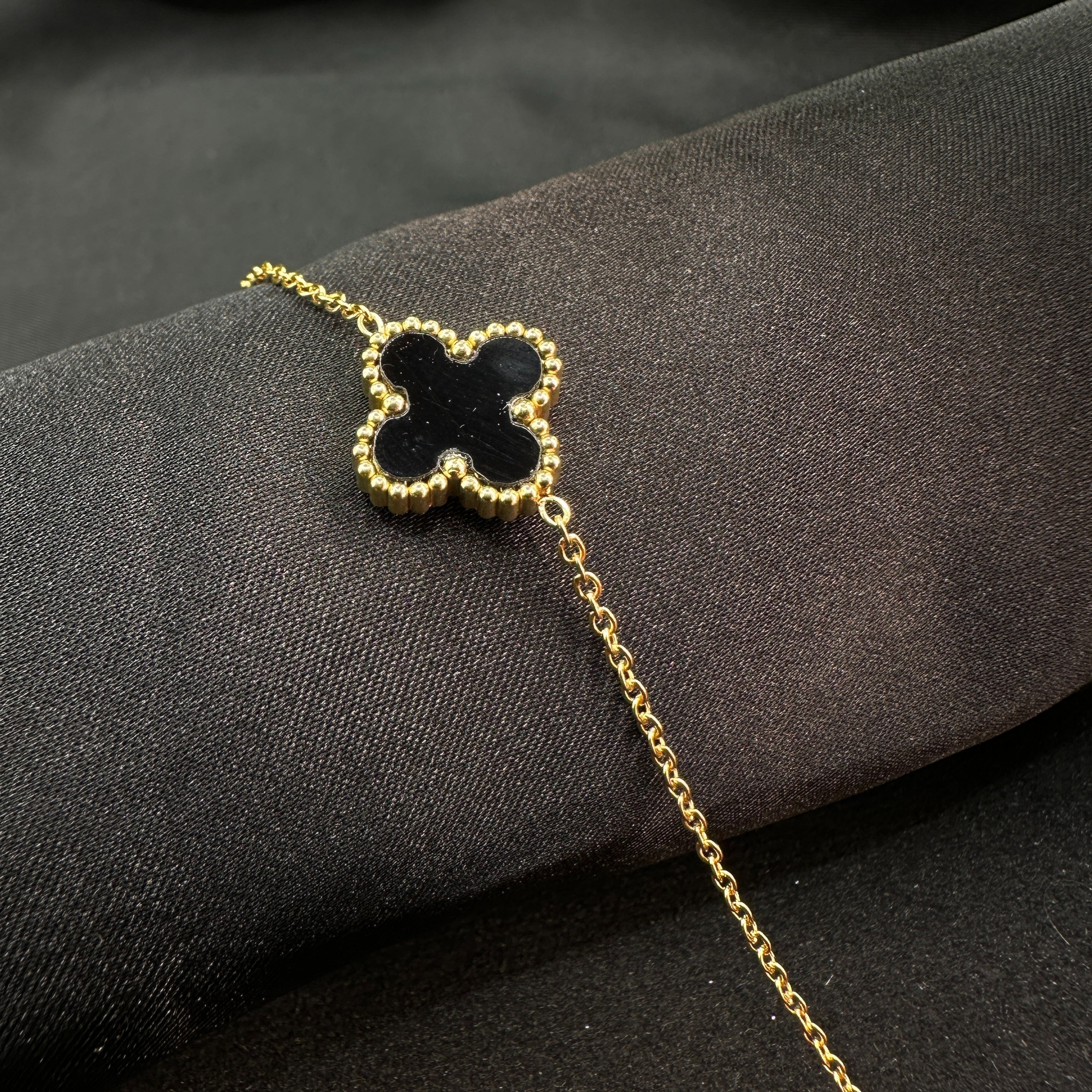 Noir Clover Elegance Bangle
