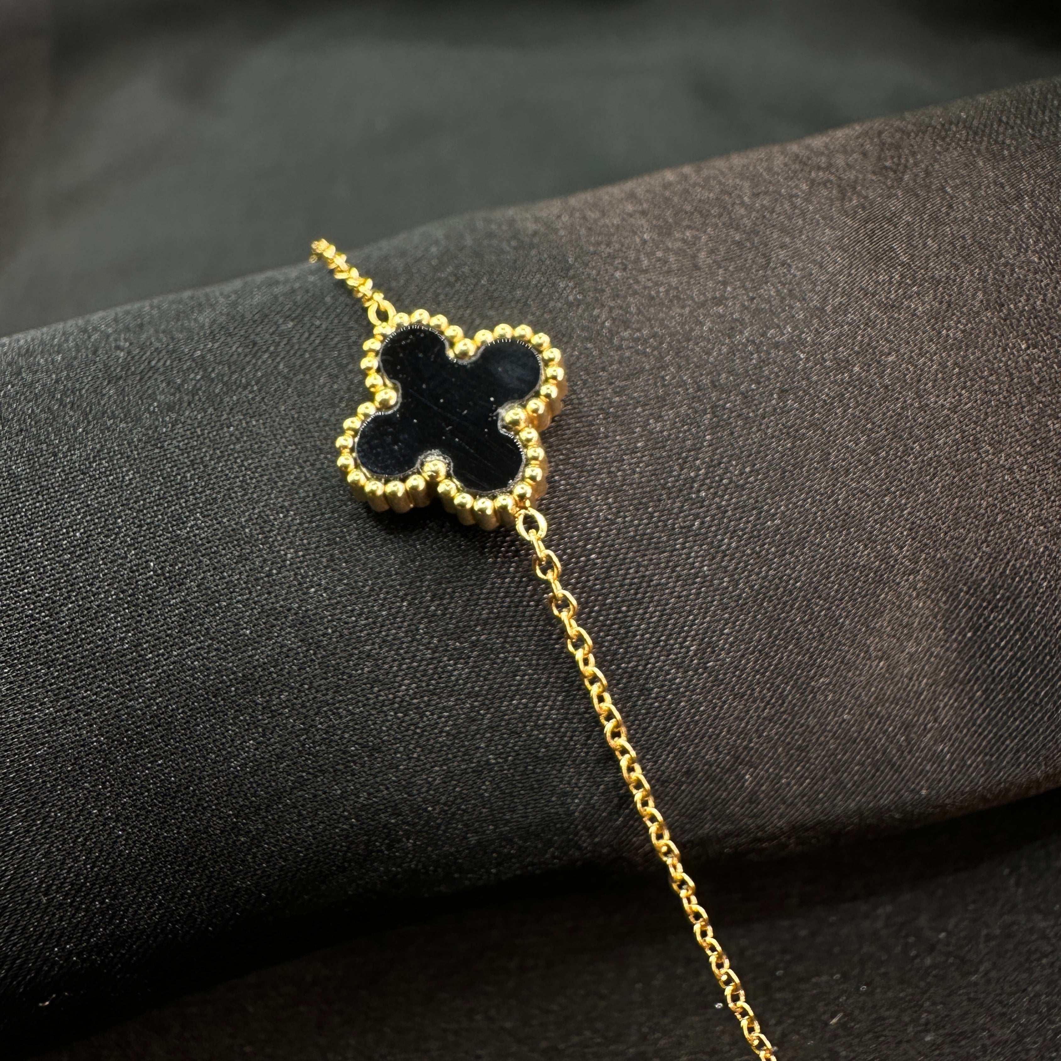 Noir Clover Elegance Bangle