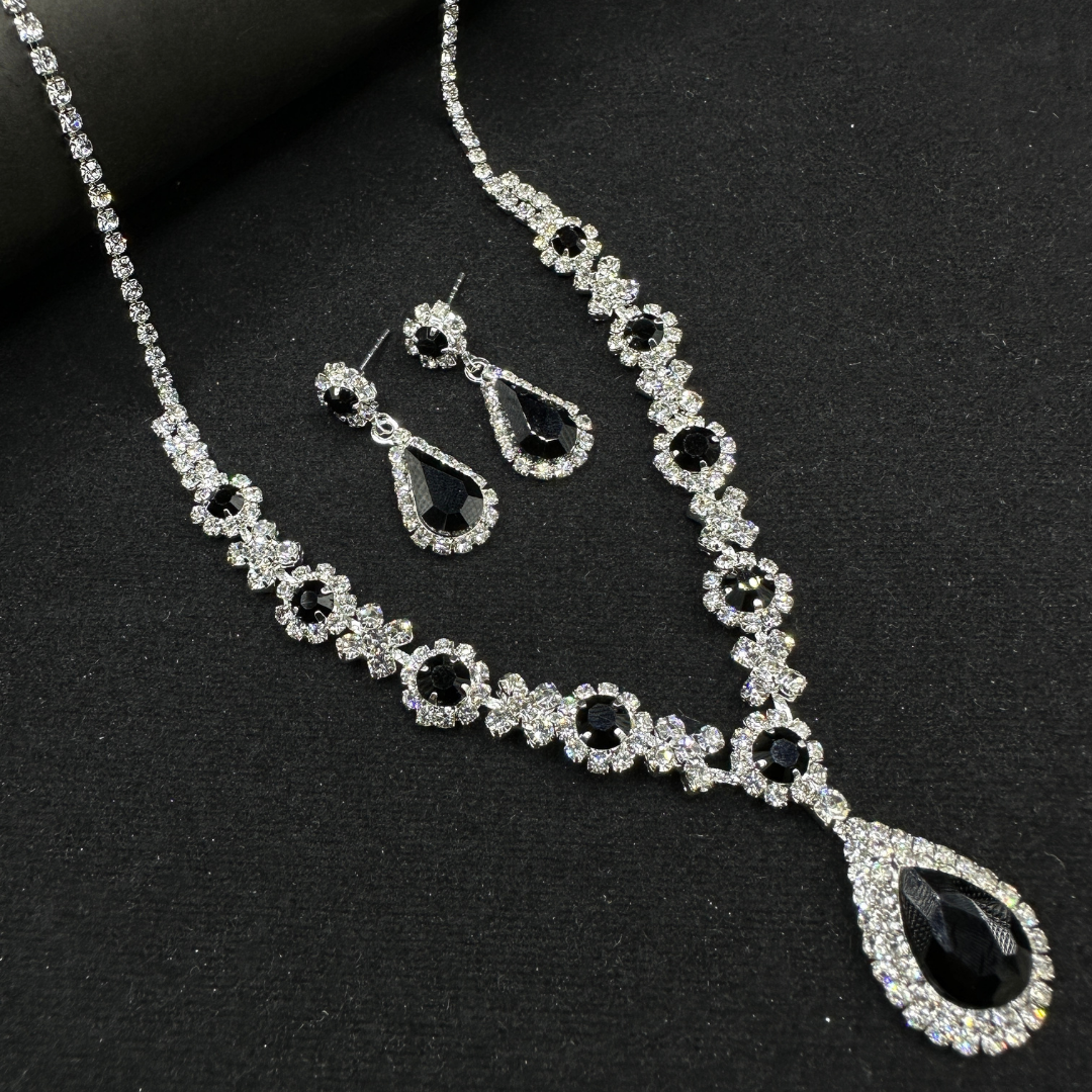 Scarlet Royal Teardrop black Necklace Set
