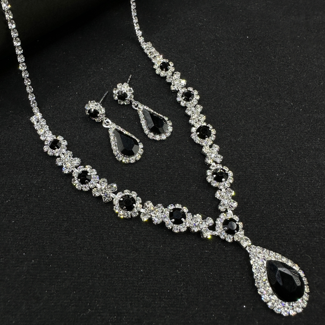 Scarlet Royal Teardrop black Necklace Set